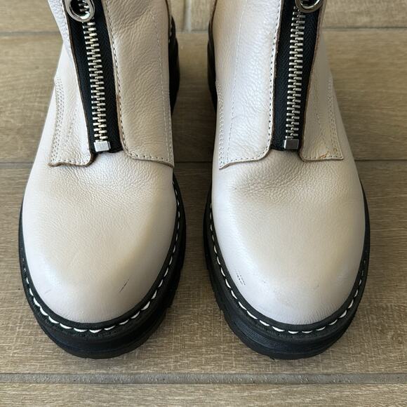 Marc Fisher LTD Paralee Lug-Sole Zip Cream Combat Boots Size: 9 - Picture 3 of 8